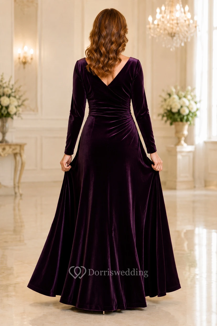 Pflaumenfarbenes Samtkleid in A-Linie mit langen Ärmeln und V-Ausschnitt view 2