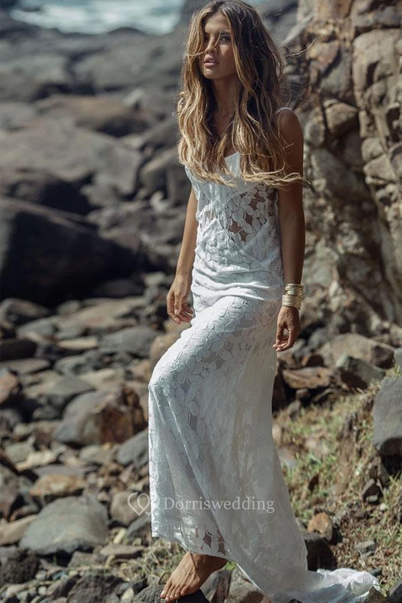 Robe de mariée longue fourreau à fines bretelles en dentelle pour la plage