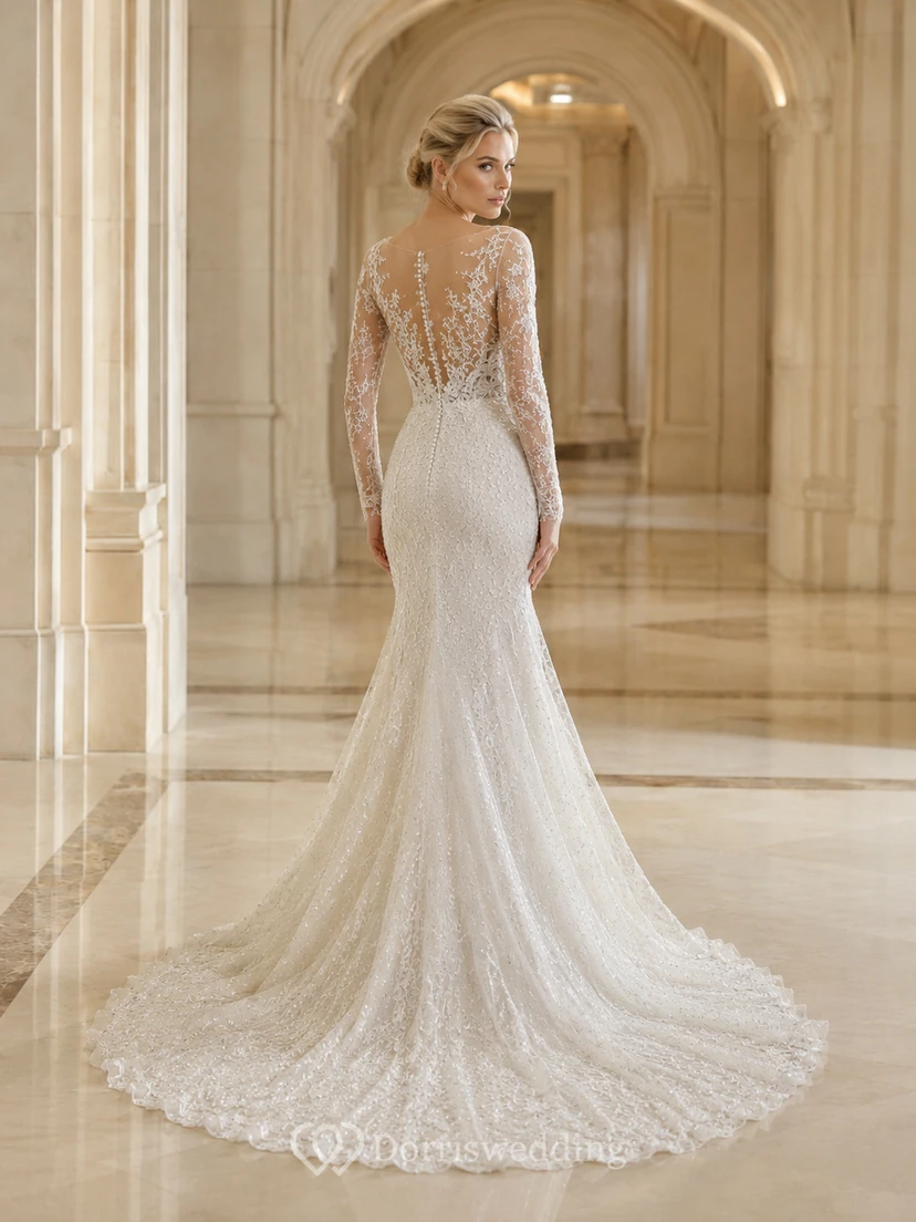 Robe de mariée sirène en dentelle harmonieuse, décolleté en V profond, manches longues, traîne chapelle, applications florales, idéale pour un mariage à destination. view 2