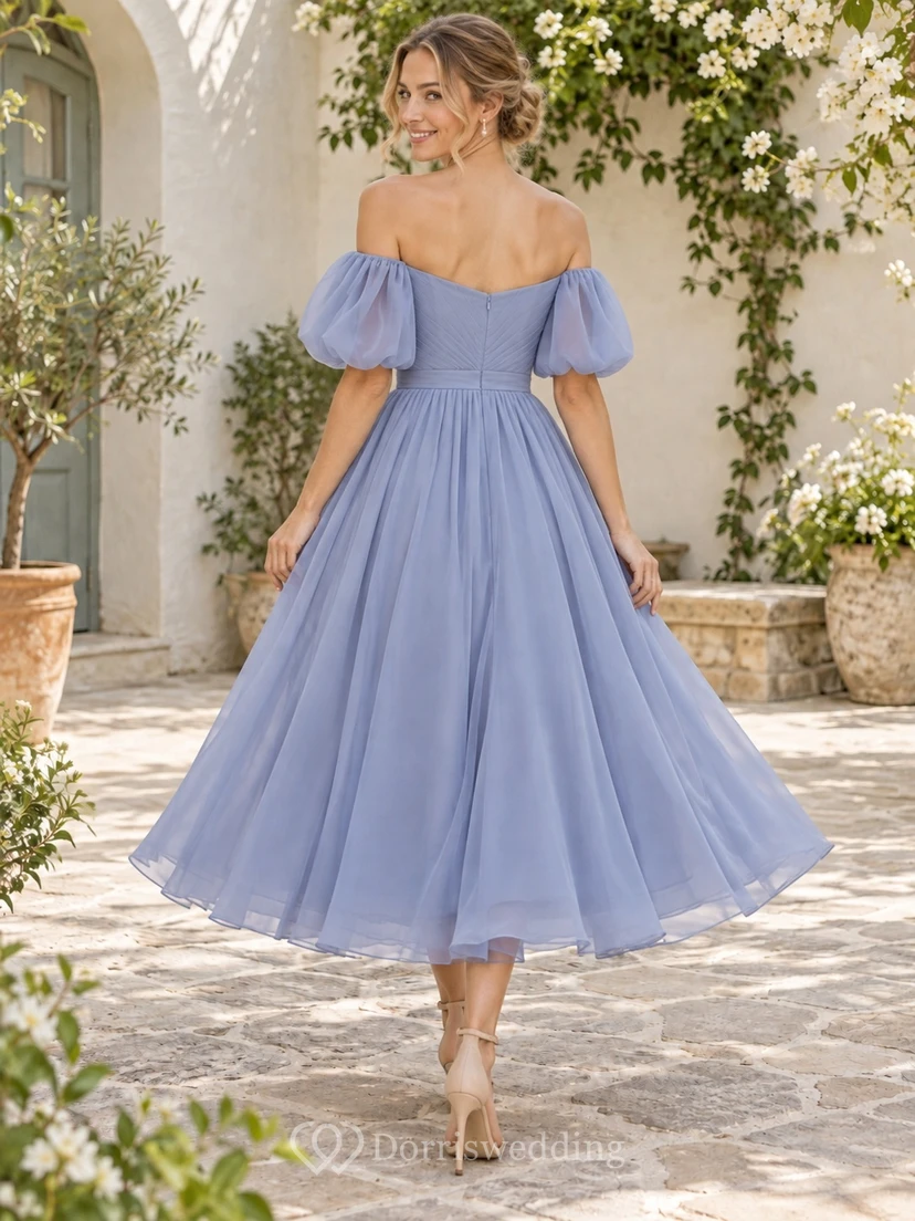 Teelanges, periwinkelfarbenes Chiffon-Brautjungfernkleid mit schulterfreiem Blick, Puffärmeln und herzförmigem Dekolleté view 2