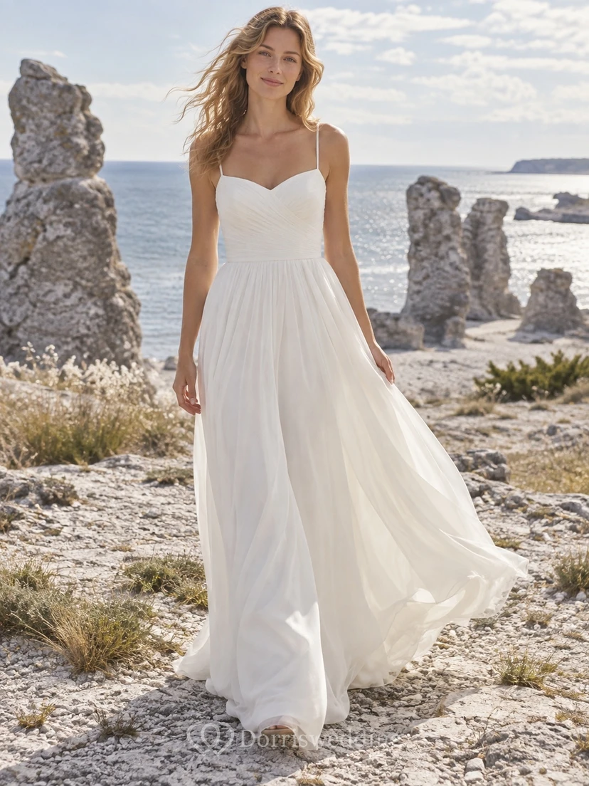 Vestido de novia de corte A de voile de algodón para fugarse, con escote corazón y tirantes cruzados en la espalda.