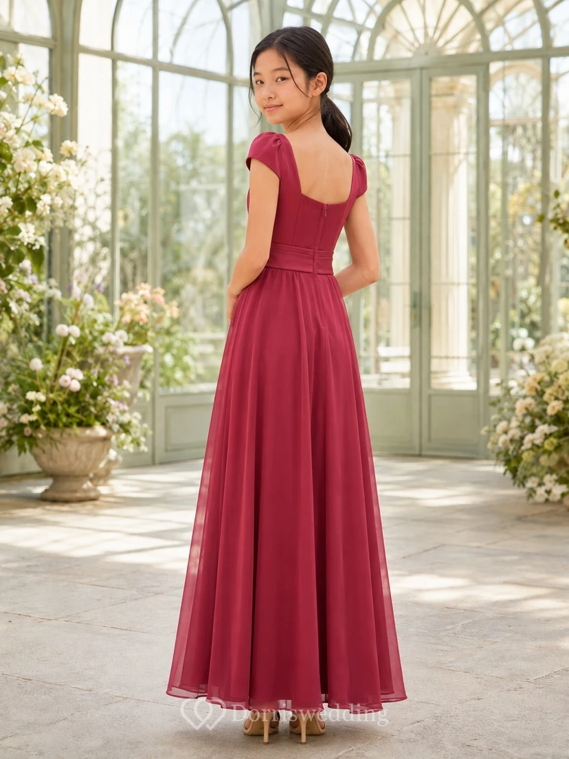 Robe de demoiselle d'honneur junior bordeaux, coupe trapèze, longueur au sol, manches courtes carrées, détail imprimé romantique view 2