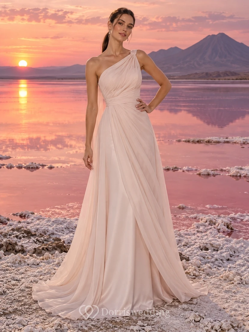 Sencillo vestido de novia de gasa rosa empolvado con un solo hombro y corpiño drapeado en línea A