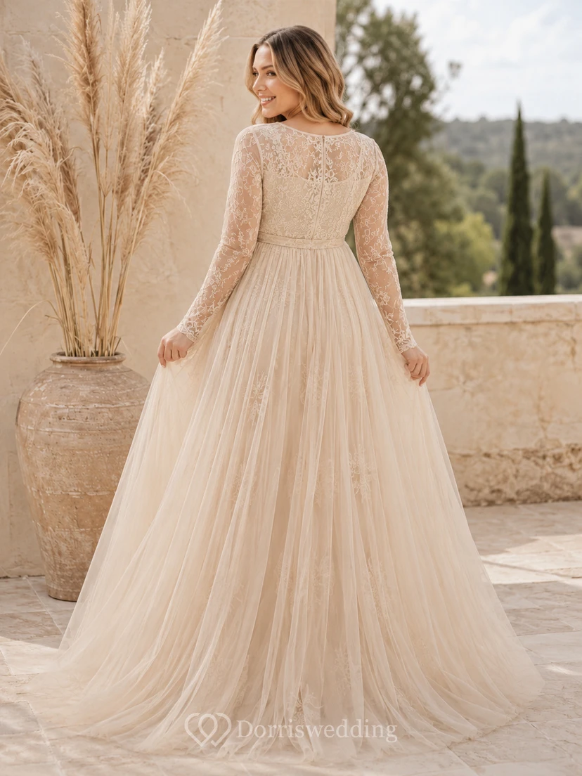 Robe de maternité longue couleur champagne, manches illusion, dentelle florale, tulle, coupe trapèze, longueur au sol view 2