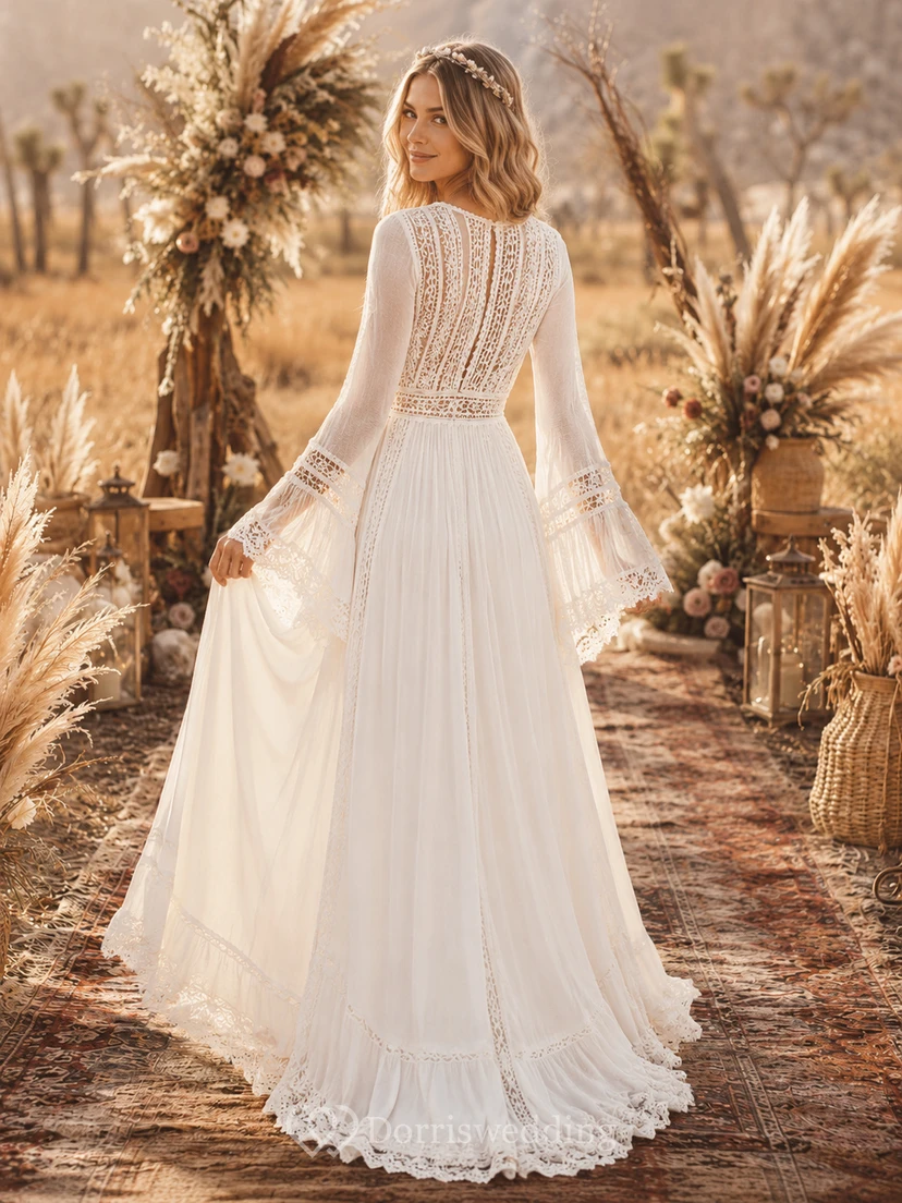Robe de mariée bohème à manches cloche et col en V en dentelle, style festival view 2