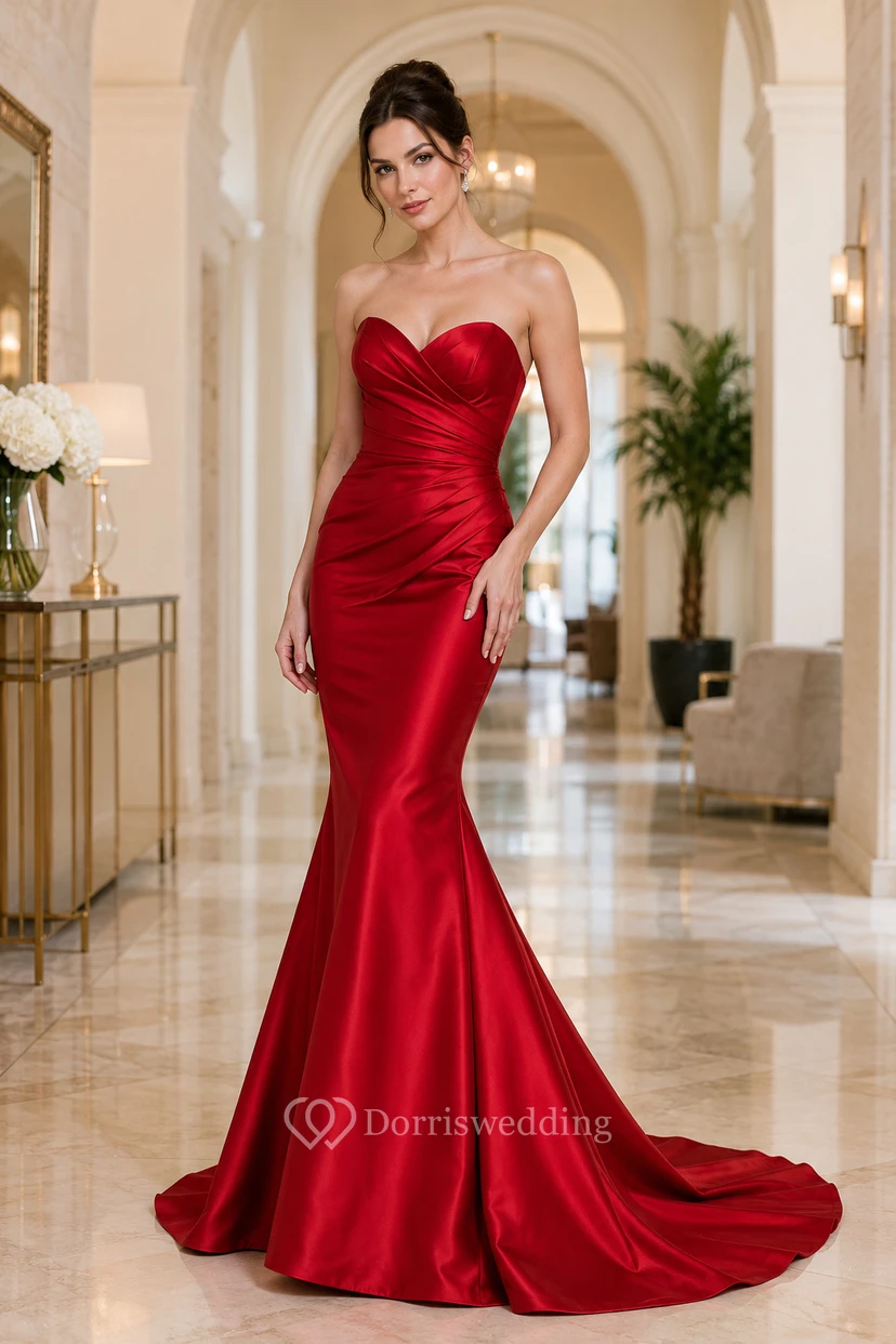 Vestido de sirena rojo de satén sin tirantes con escote corazón y cola larga.