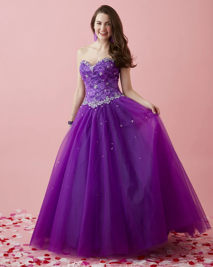 Langes, ärmelloses Ballkleid aus Tüll mit herzförmigem Dekolleté, Schnürung, Spitze und Perlen