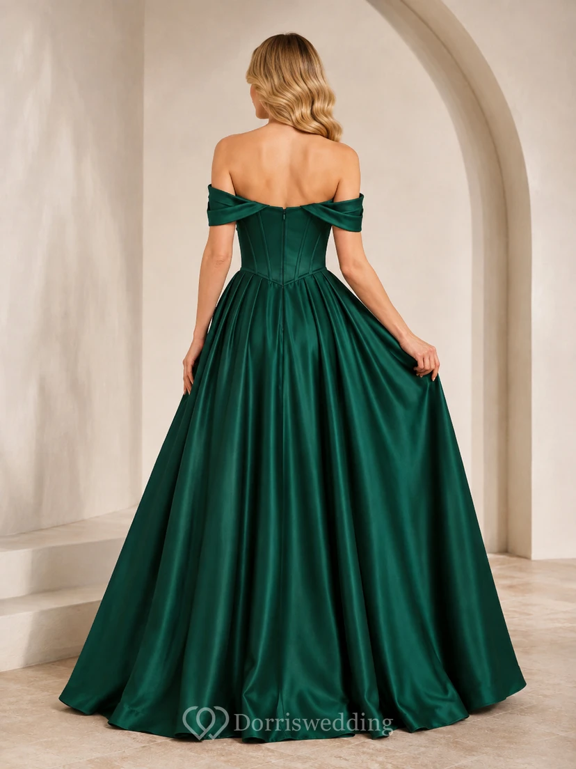 Vestido de gala largo hasta el suelo de satén verde esmeralda con hombros descubiertos y pliegues, ideal para quinceañeras o fiestas de graduación. view 2