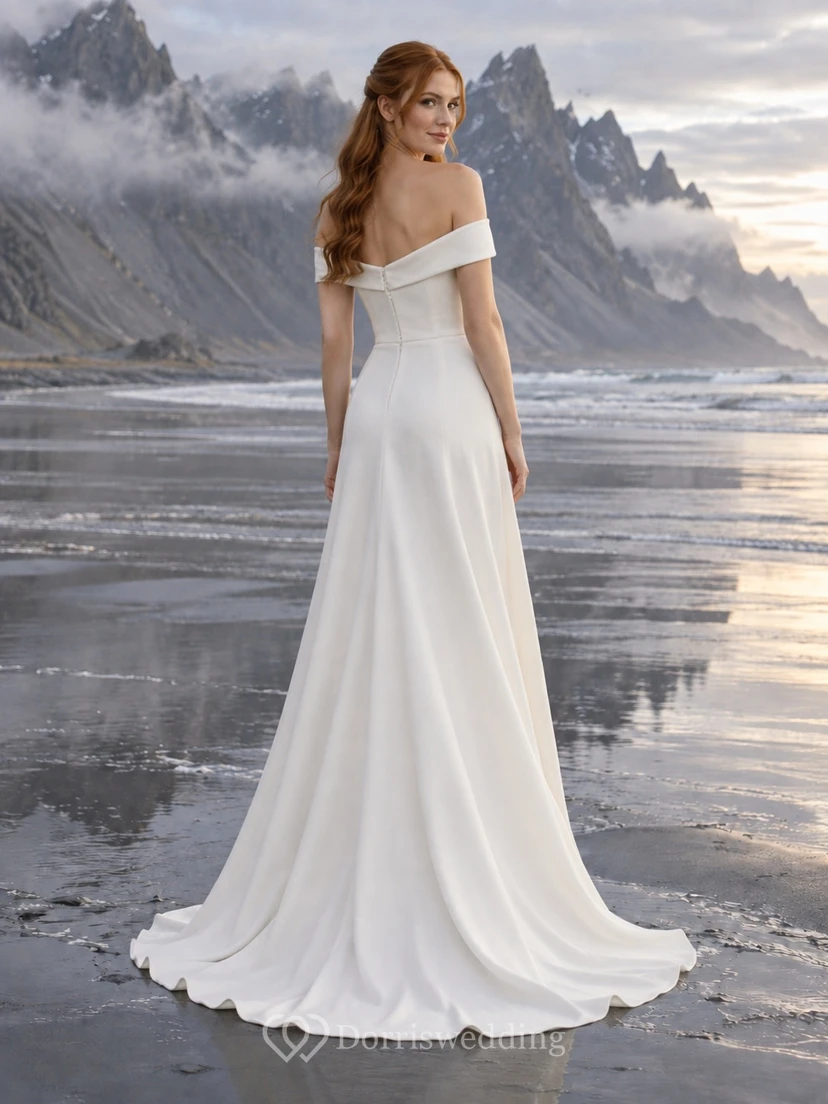 Sencillo vestido de novia de crepé con escote Bardot, corte en A, banda doblada y espalda abotonada. view 2