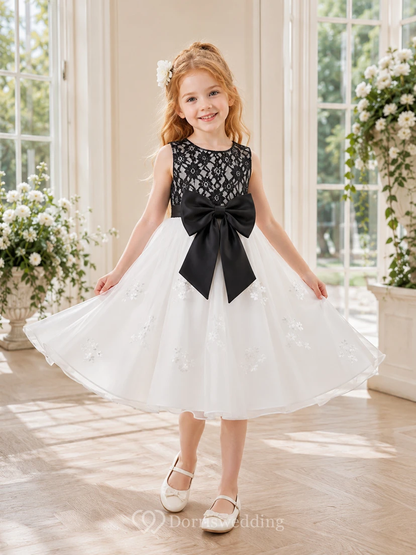 Schwarzes, ärmelloses A-Linien-Kleid aus Spitze und Tüll für Blumenmädchen mit Schleife und floralen Applikationen