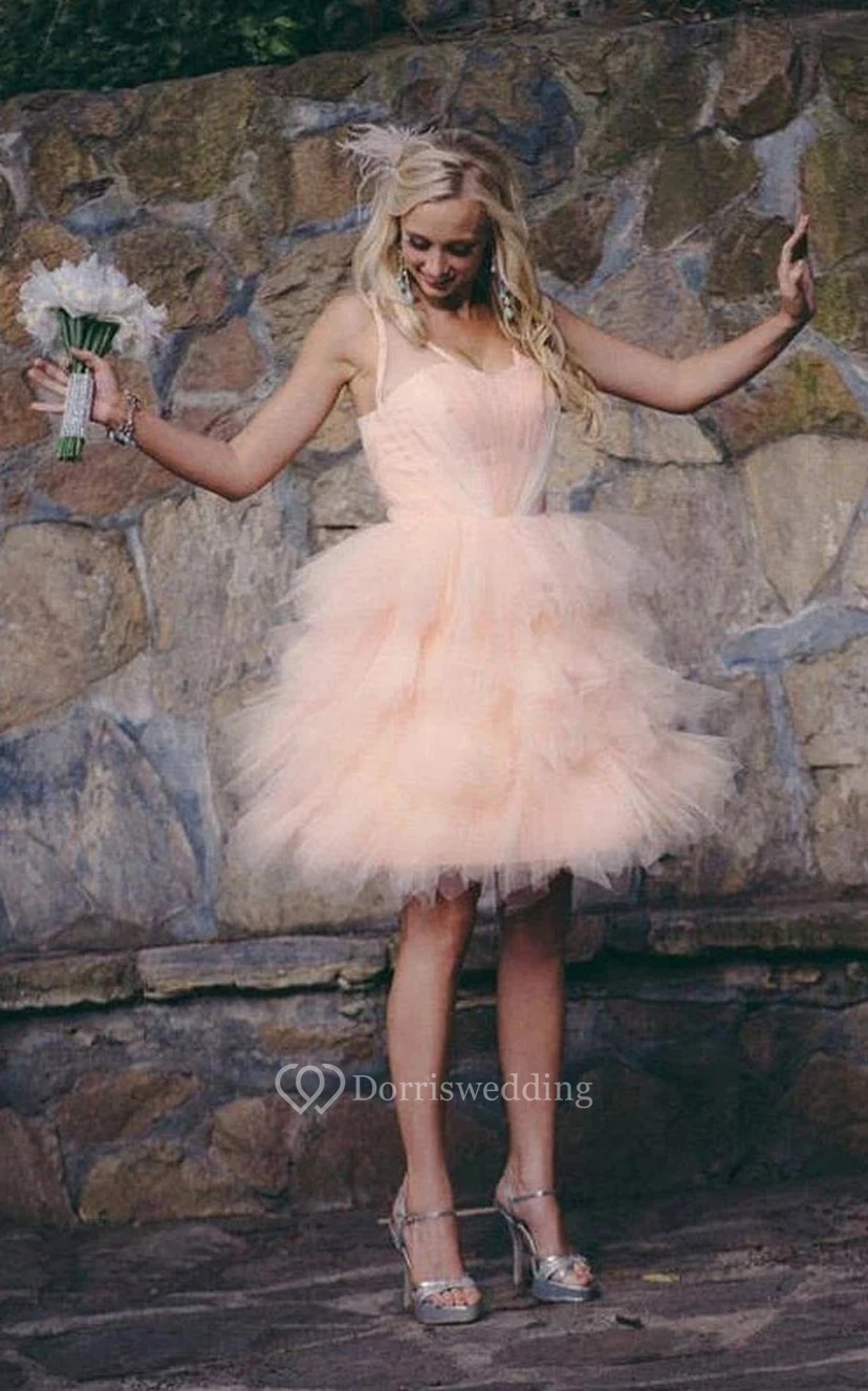 Robe de mariée courte et adorable sans manches en tulle rose poudré à volants et à étages view 2