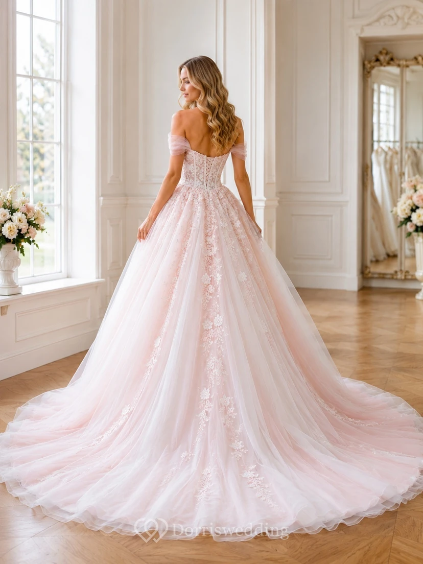 Romantisches Brautkleid aus rosafarbenem Spitzenballkleid mit schulterfreiem Ausschnitt und Schleppe view 2
