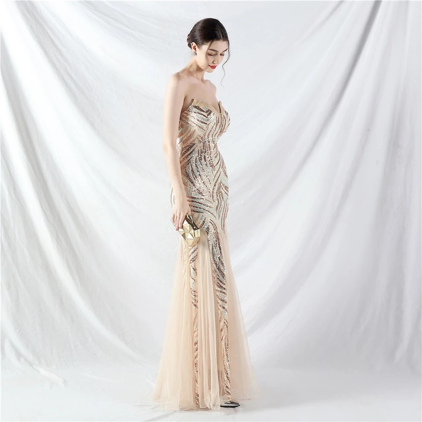 Schwer gearbeitetes, perlenbesetztes Abendkleid aus Netzgewebe mit superdichter Paillettenbesatz view 41