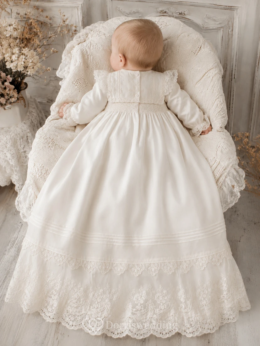 Elfenbeinfarbenes Taufkleid mit Rüschen und langen Ärmeln aus Spitze für Jungen view 2