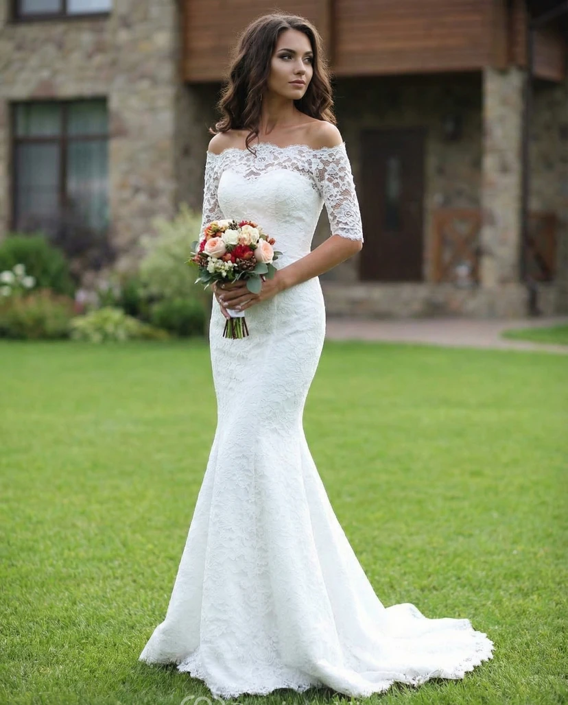 Robe sirène en satin à corsage en dentelle et épaules dénudées