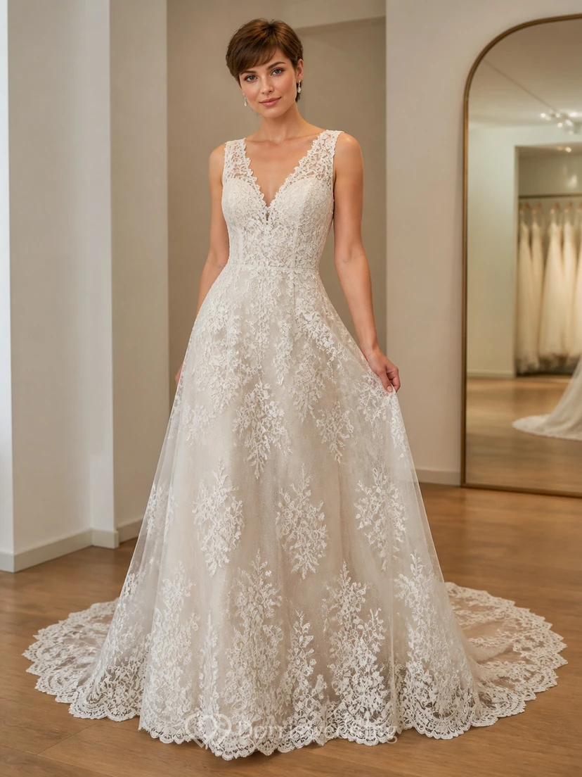 Vestido de novia de lujo con escote en V profundo, encaje floral y cola catedral