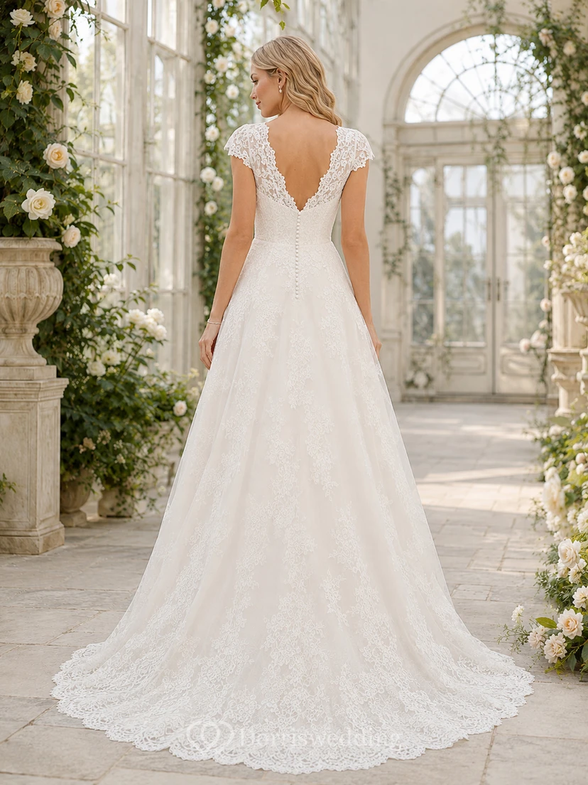 Elegante vestido de novia romántico de corte A con escote en V, mangas cortas y encaje, largo hasta el suelo. view 2