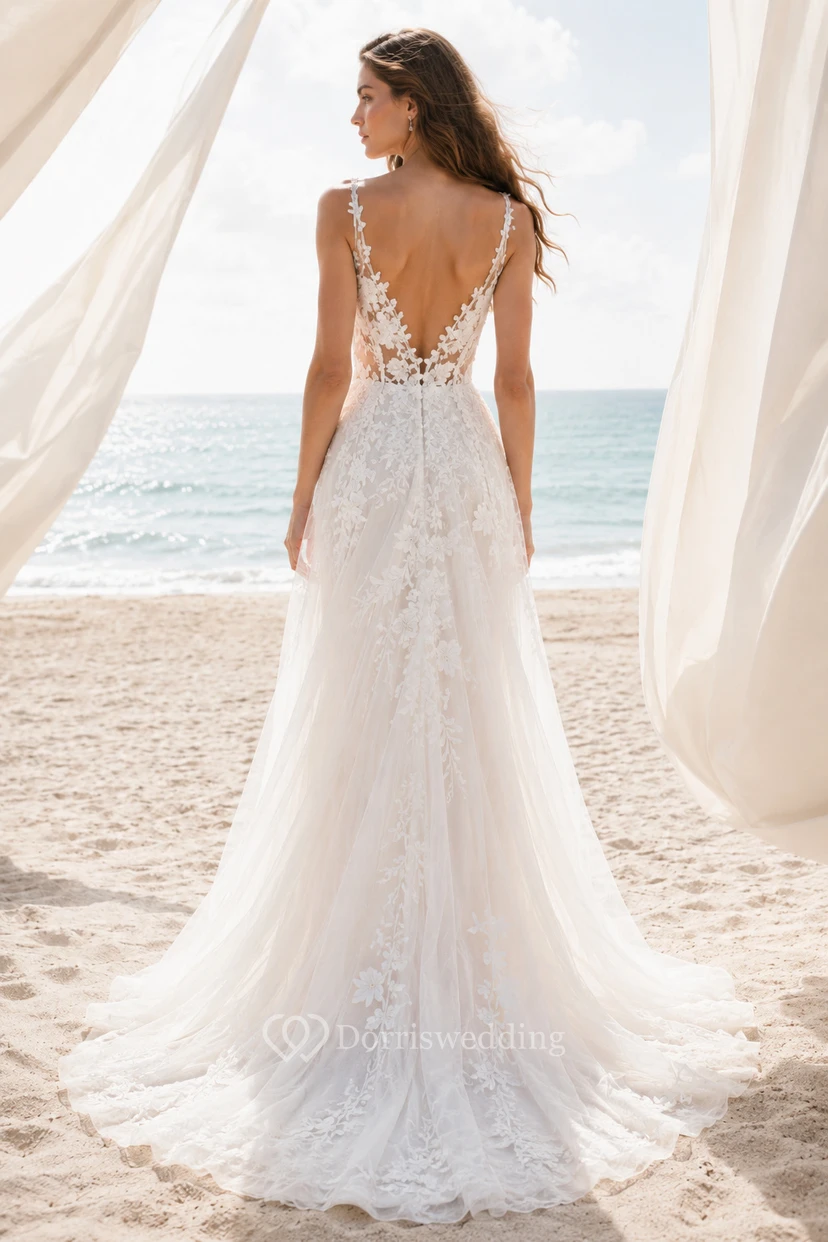 Robe de mariée de plage en dentelle, coupe trapèze, col en V et jupe en tulle view 2