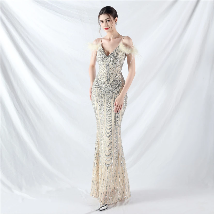 Robe de soirée haut de gamme ornée de perles florales et de plumes d'autruche. view 70