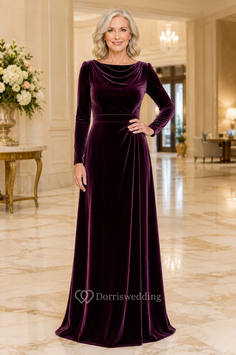Pflaumenfarbenes Samtkleid in A-Linie mit langen Ärmeln
