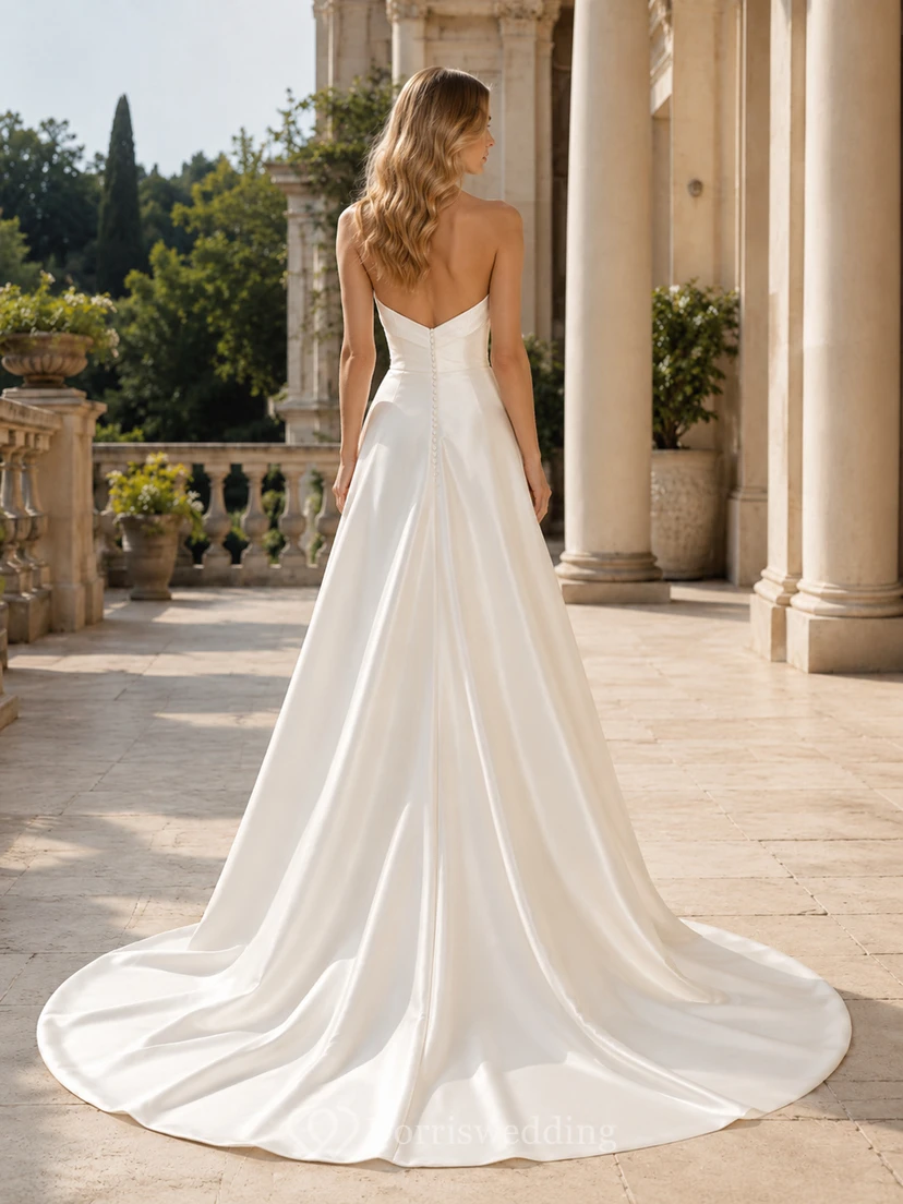 Brautkleid aus Satin, A-Linie, trägerlos, Kapellenschleppe, tiefer V-Ausschnitt view 2
