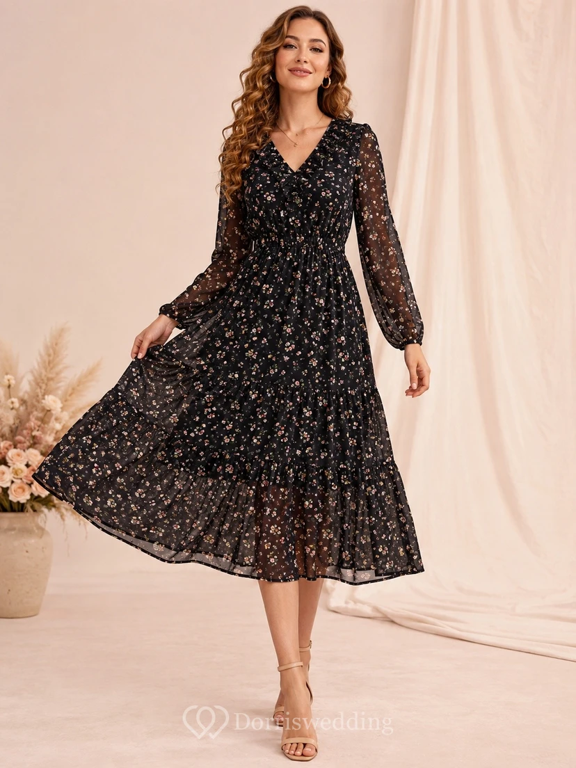 Vestido de cóctel negro de gasa con estampado floral, cuello en V, manga larga, corte en A y largo hasta la rodilla.
