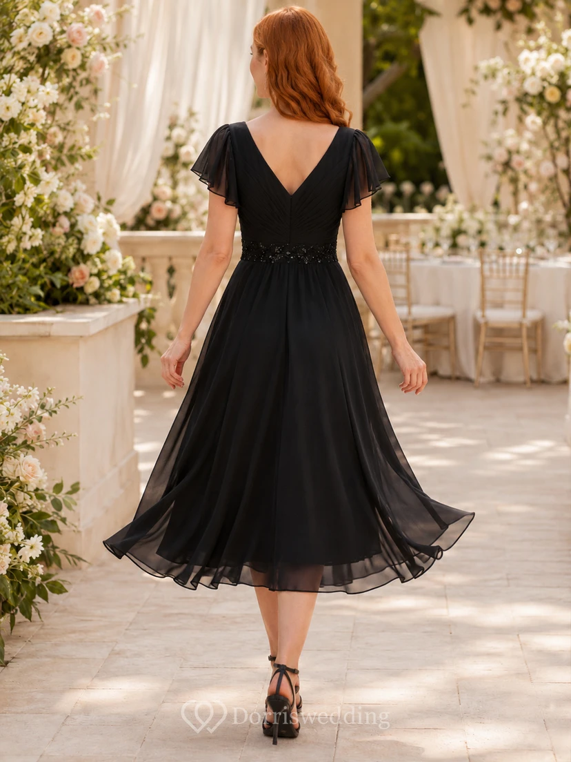 Robe de mariée champêtre en mousseline noire à col V et manches courtes, longueur thé, style jardin view 2