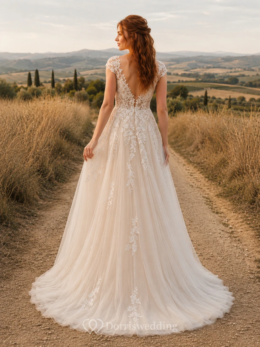 Vestido de novia de tul y encaje campestre, corte A, escote en V, sin mangas, cola de capilla, espalda baja en V. view 2