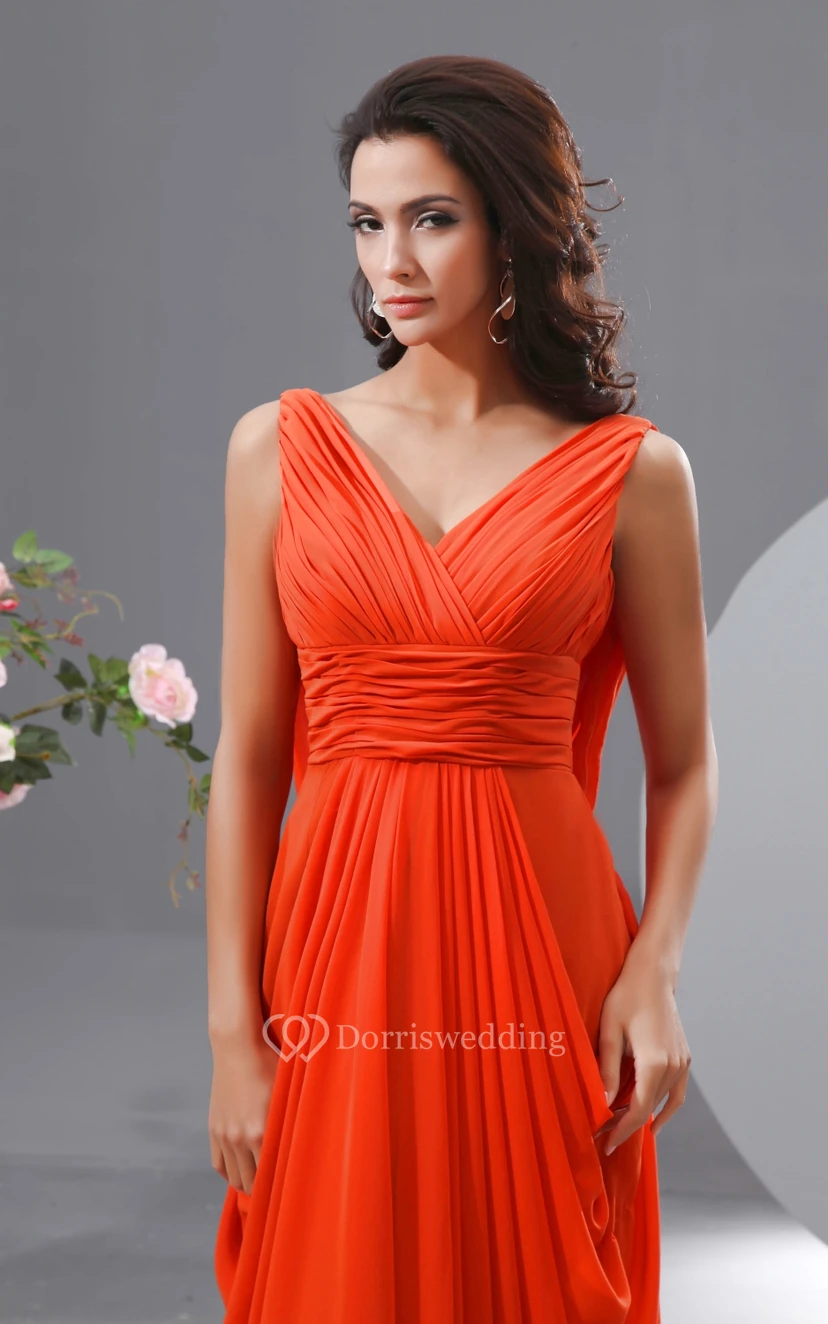 Einzigartiges langes Chiffonkleid im Empire-Stil mit V-Ausschnitt und drapiertem V-Rücken view 3