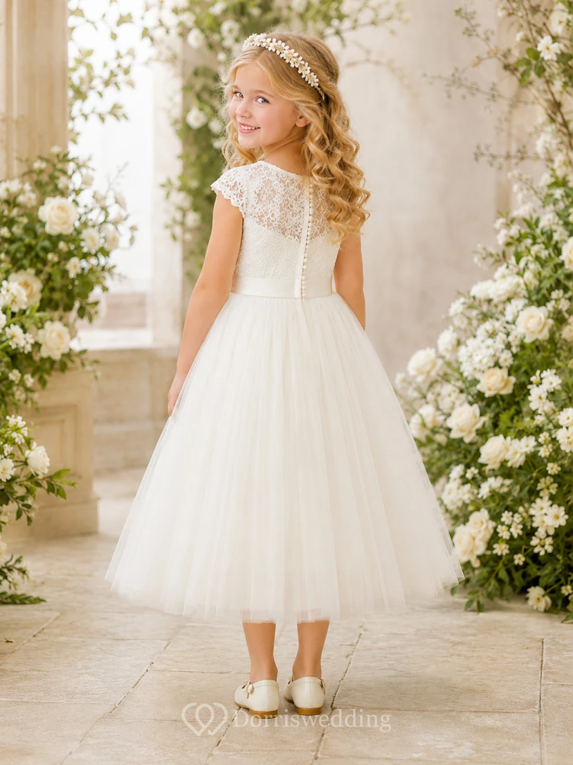 Robe romantique mi-longue trapèze en dentelle et tulle, manches courtes et col rond, style demoiselle d'honneur view 2