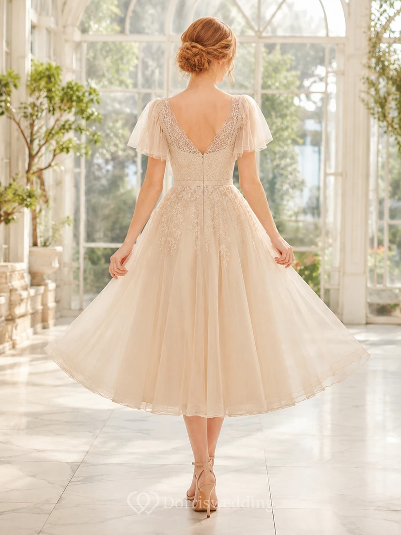 Vintage Brautjungfernkleid aus Spitze, A-Linie, Teelänge, V-Ausschnitt, kurzen Ärmeln und Spitze, im Stil von Heirloom Petal Champagne view 2