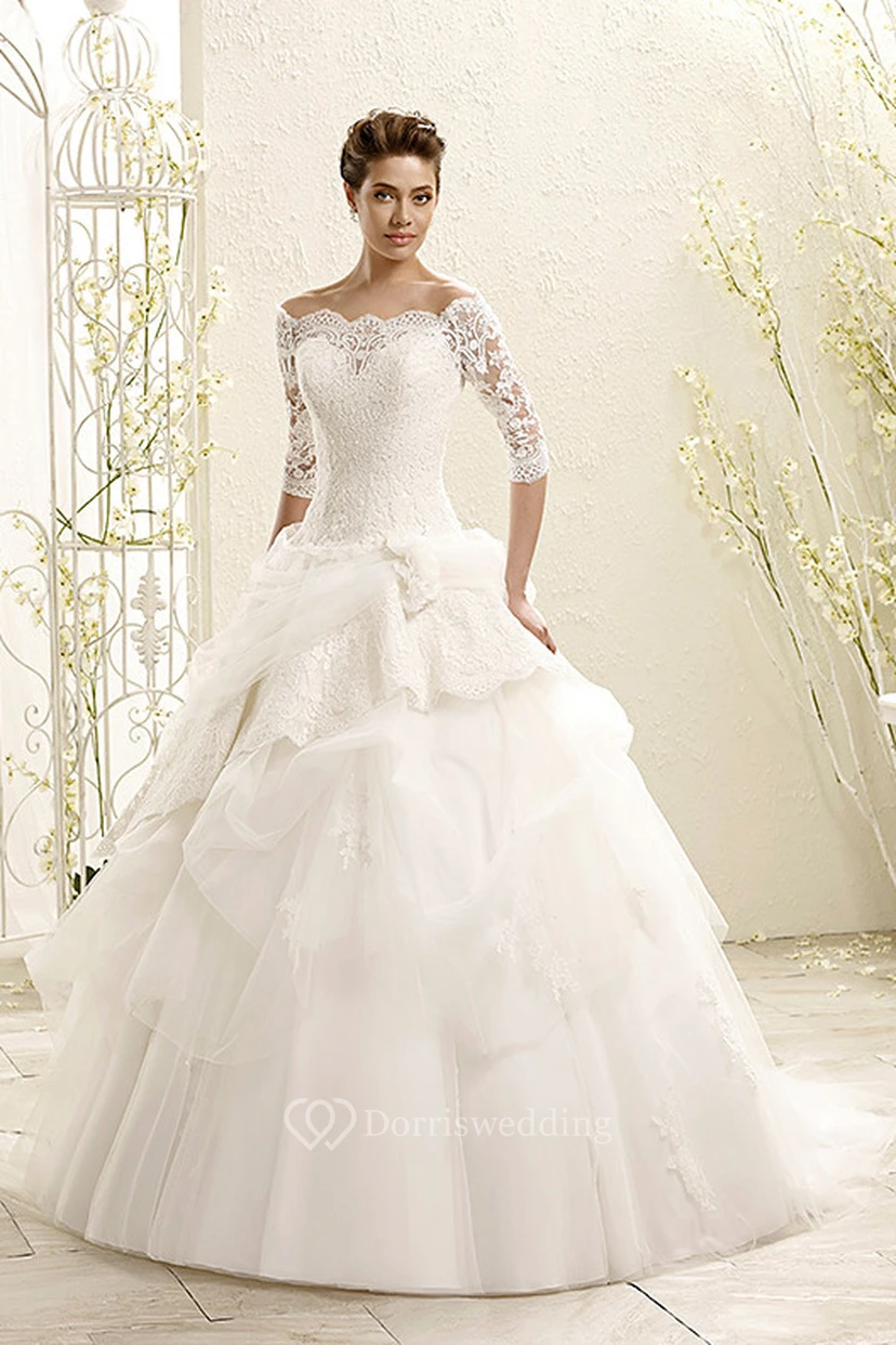 Ball Gown Appliqued Off-The-Shoulder Half-Sleeve Tulle Wedding Dress With Ruffles
