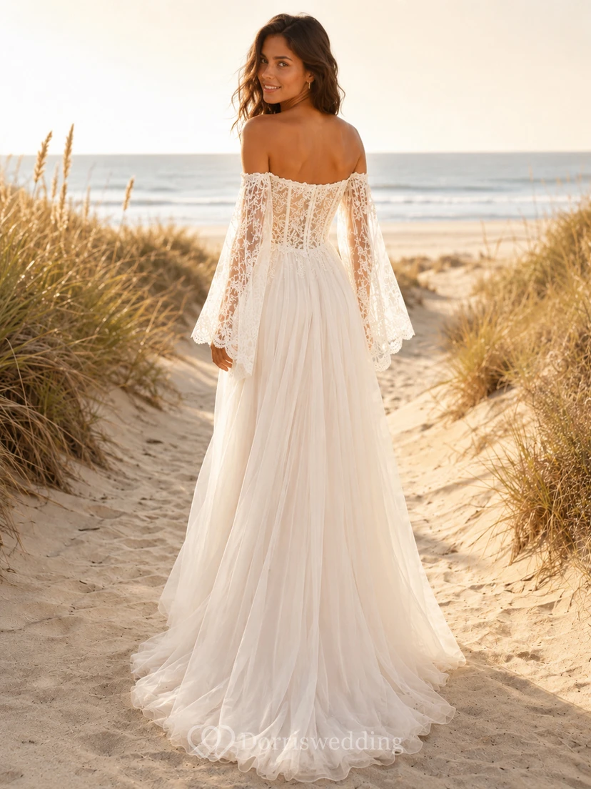 Robe de mariée bohème de plage, épaules dénudées, manches cloche longues en dentelle, tulle, coupe empire, trapèze view 2