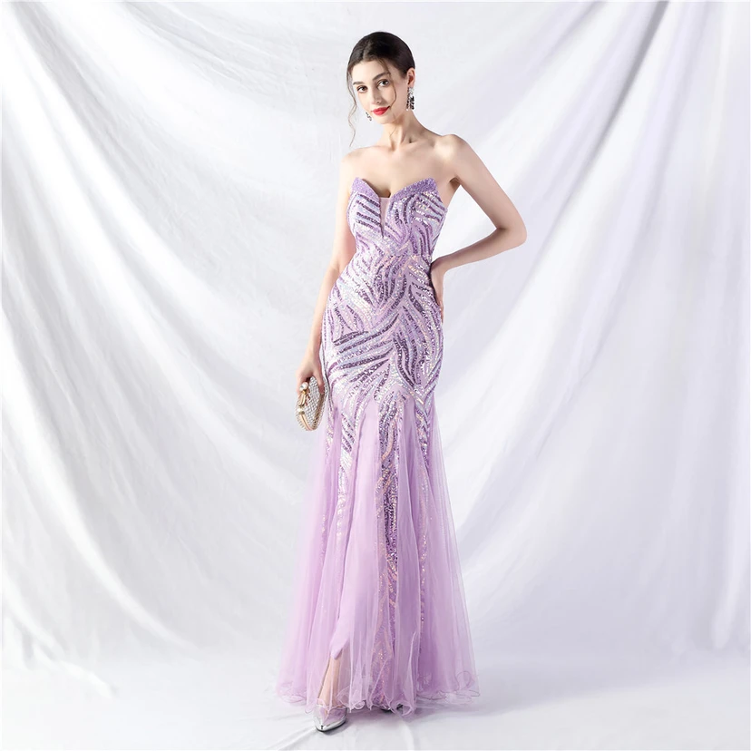 Schwer gearbeitetes, perlenbesetztes Abendkleid aus Netzgewebe mit superdichter Paillettenbesatz view 50