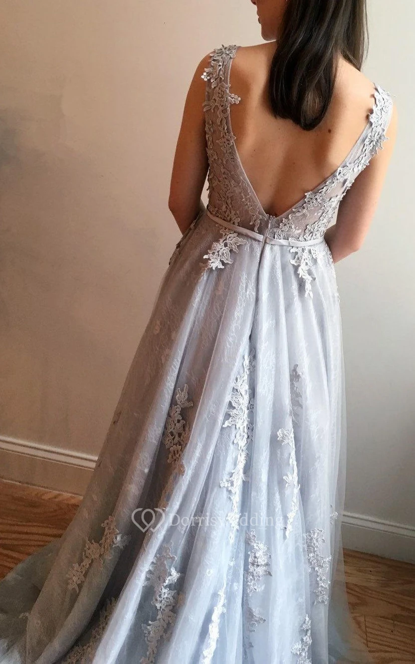 Robe de mariée en dentelle grise et bleue view 2