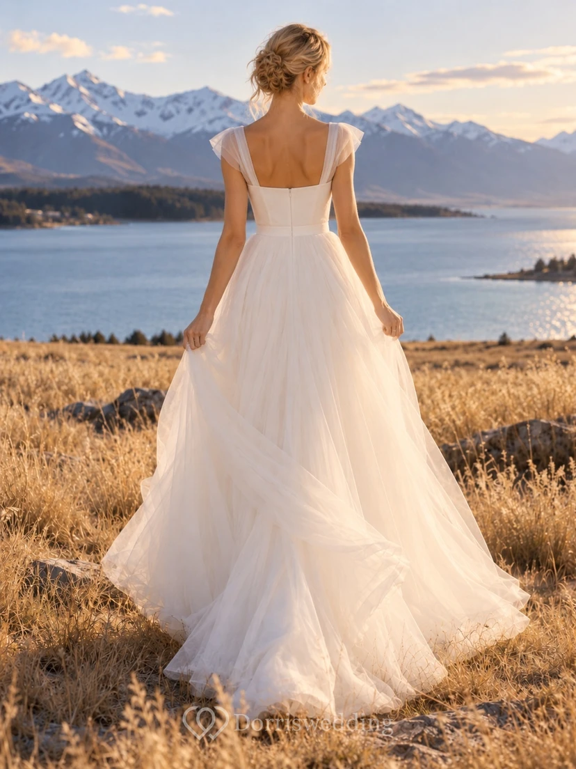 Schlichtes Brautkleid in A-Linie mit eckigem Ausschnitt, Schleifenträgern und Lagen aus Tüll view 2