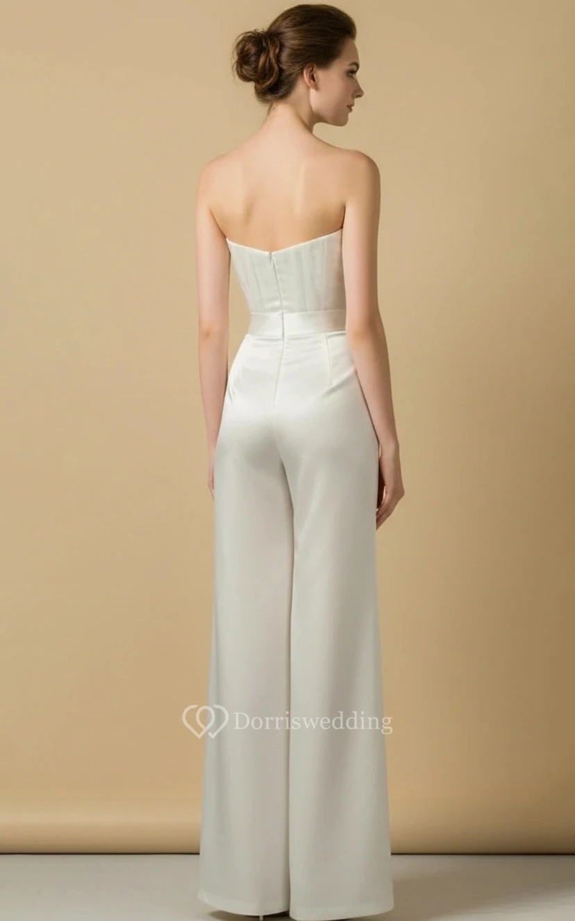Mono de novia sin tirantes con escote corazón y falda de tul plisado de múltiples capas. view 4