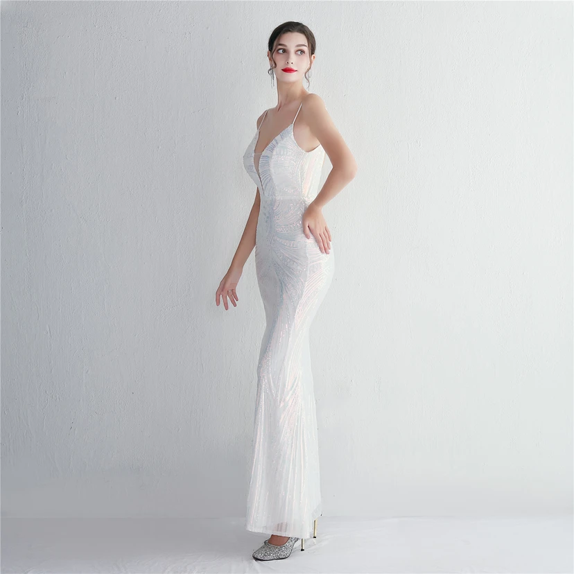 Vestido largo de noche con lentejuelas y tirantes de flores, ajustado, elegante y de estilo sofisticado. view 5