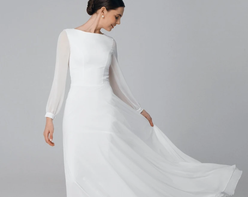 Robe de mariée fourreau maxi modeste | Robe de mariée minimaliste style temple mormon view 4