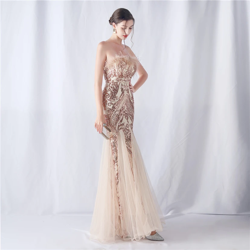 Vestido de noche de malla con lentejuelas y top palabra de honor con estampado de plumas de avestruz y flores para bodas y reuniones. view 3