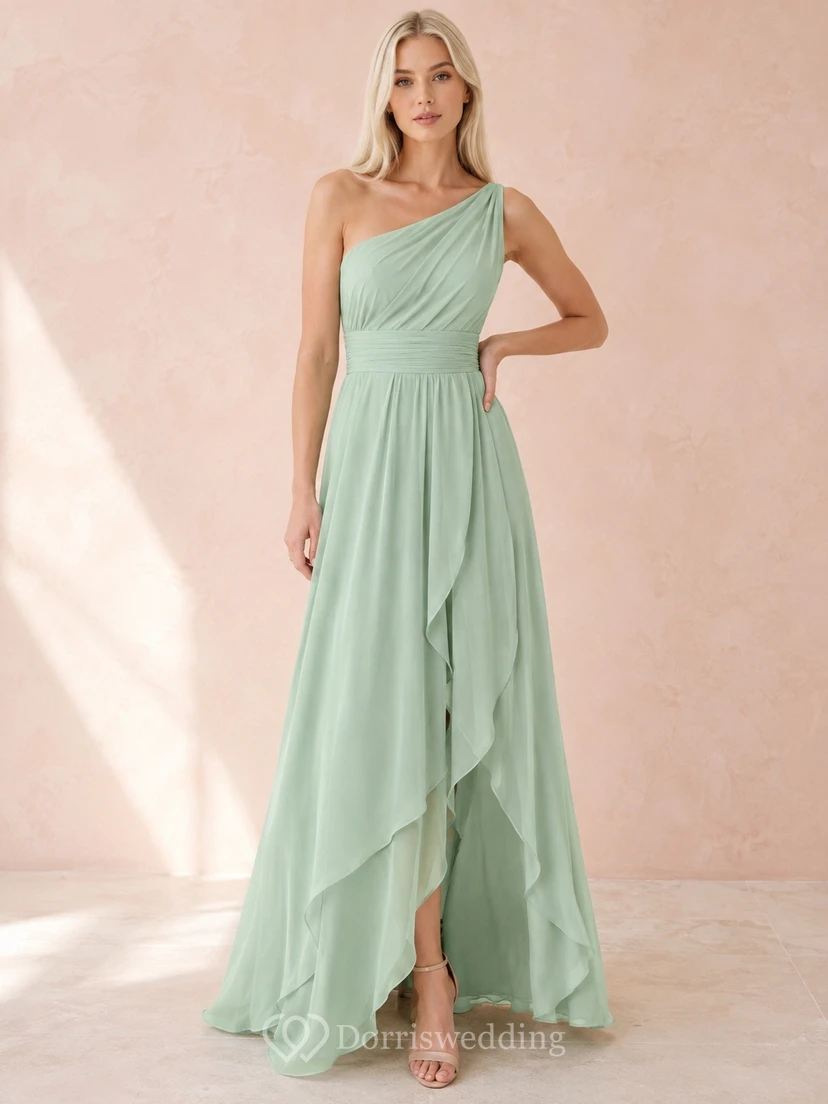 Vestido largo de gasa verde menta con un solo hombro, drapeado y corte en A.