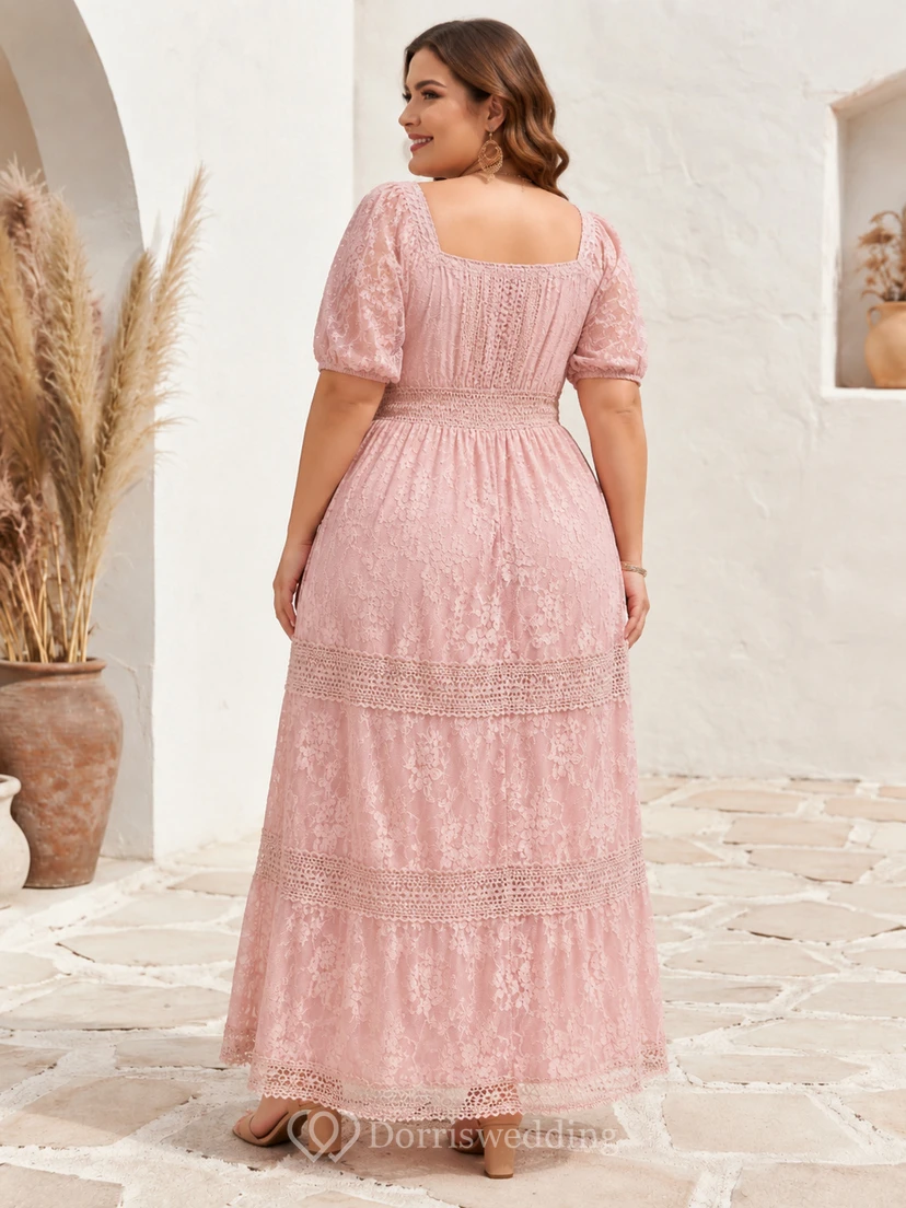 Vestido bohemio de encaje con cuello cuadrado, mangas abullonadas y volantes, talla grande, color rosa empolvado. view 2