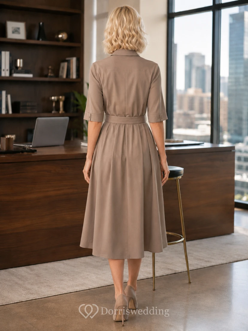 Robe de bureau trapèze à col chemise taupe, manches courtes et ceinture view 2