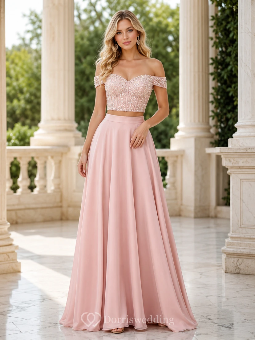 Vestido de fiesta formal de gasa con lentejuelas, dos piezas, escote Bardot y mangas cortas, en tono rosa empolvado.