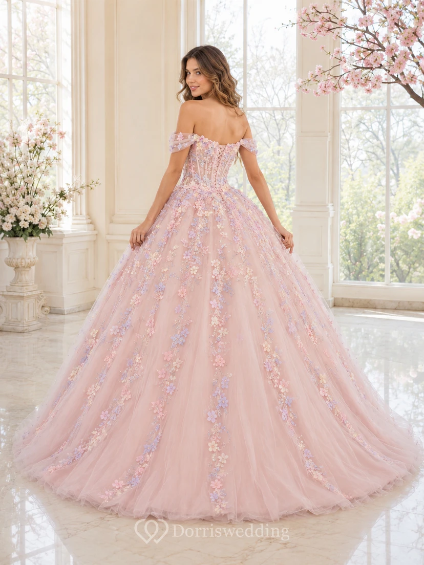 Robe de bal de princesse pour quinceañera, rose poudré, épaules dénudées, décolleté cœur, appliqué floral pastel. view 2