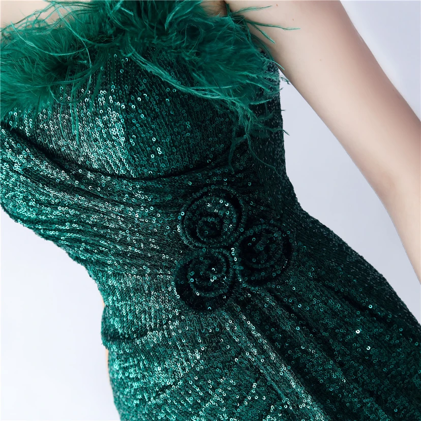 Vestido de noche de alta gama para bodas, con flores y detalles de plumas de avestruz. view 89