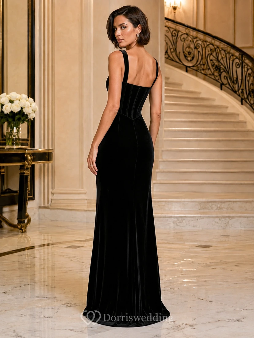 Vestido de fiesta formal de lujo con escote cuadrado, tirantes y corte recto, de terciopelo negro, estilo columna, con abertura frontal. view 2
