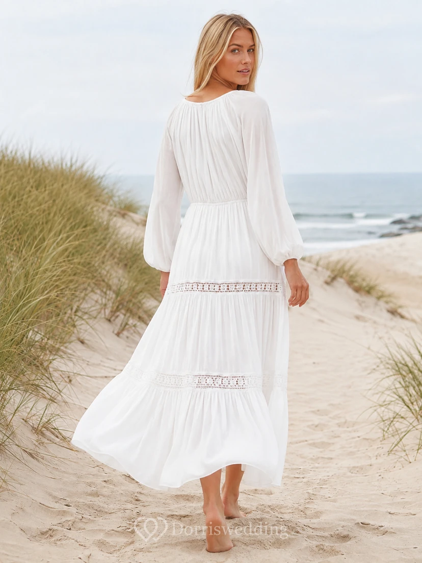Robe de mariée bohème de plage en mousseline de soie et dentelle à volants, col rond et manches bouffantes view 2