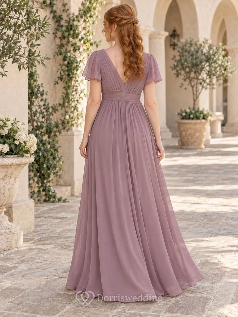 Vestido de dama de honor largo hasta el suelo, de gasa fruncida, con escote en V y mangas con volantes, color malva discreto. view 2