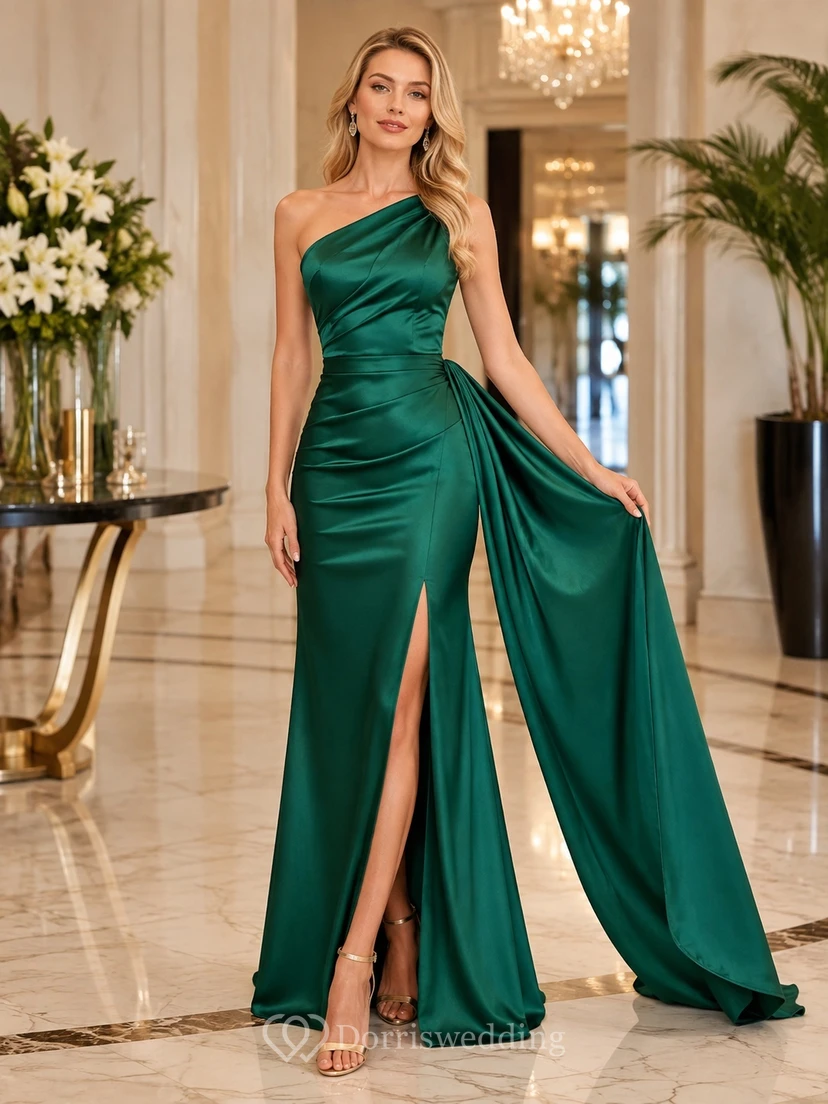 Robe de soirée élégante et formelle, asymétrique, sans manches, en satin vert foncé, coupe fourreau, longueur au sol.